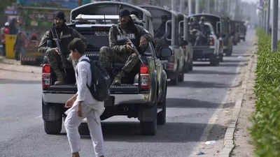 Afghan mob attacks Pakistan Customs, police and paramilitary rangers in Karachi