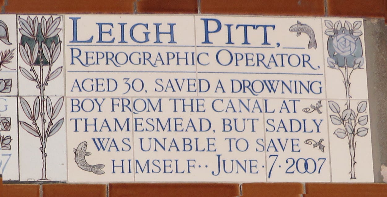 Plaque to Leigh Pitt who died trying to save a boy.