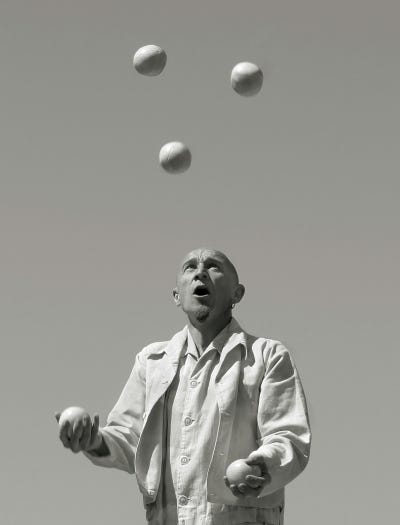 Photo of a juggler with 5 balls