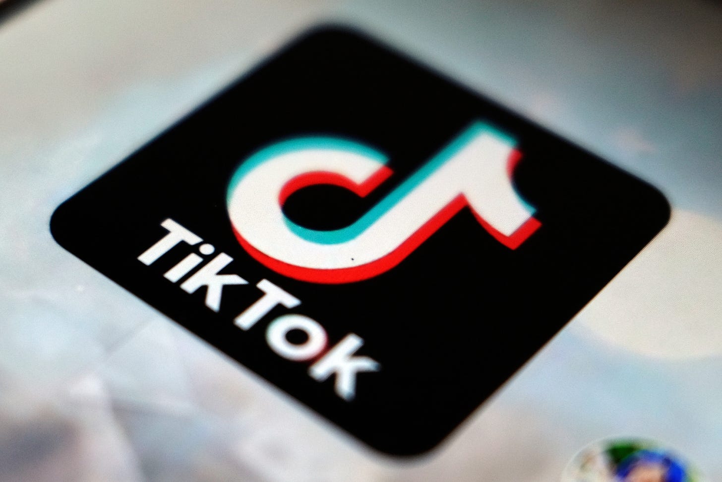 Taylor Lorenz Is Writing About Libs Of TikTok — and Conservatives Won't Shut Up About It