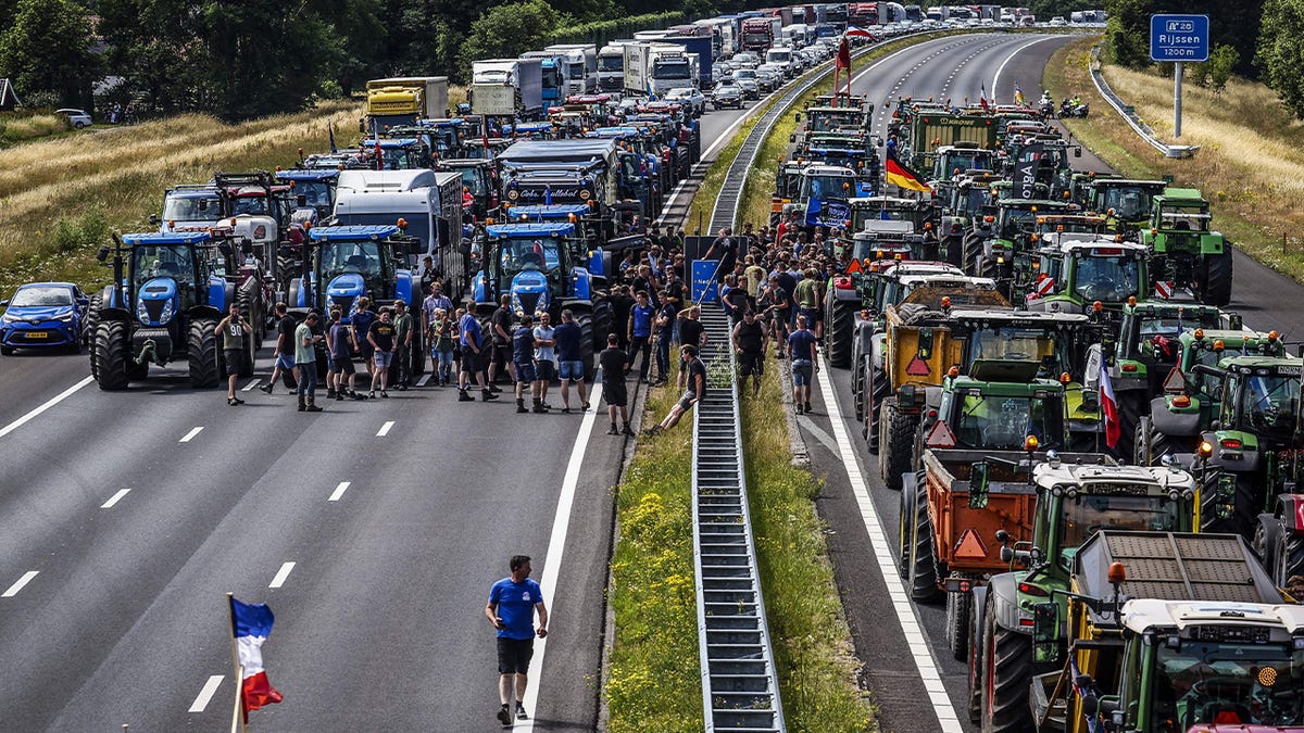 Tractors stop traffic in the Netherlands in protest of enviro rules 