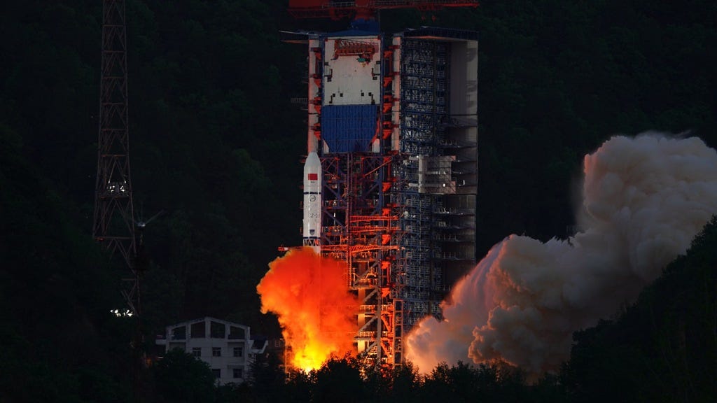 Ignition of the Long March 2D Y102’s engines at Xichang.