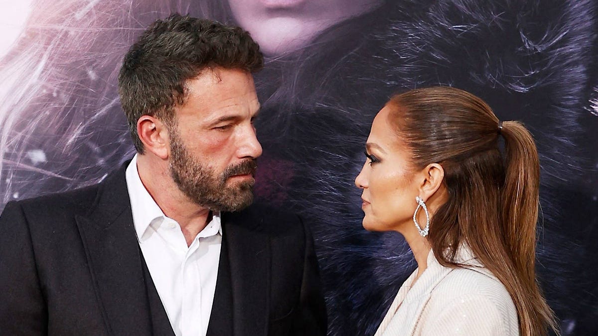 Jennifer Lopez And Ben Affleck Seemingly Argue On Red Carpet