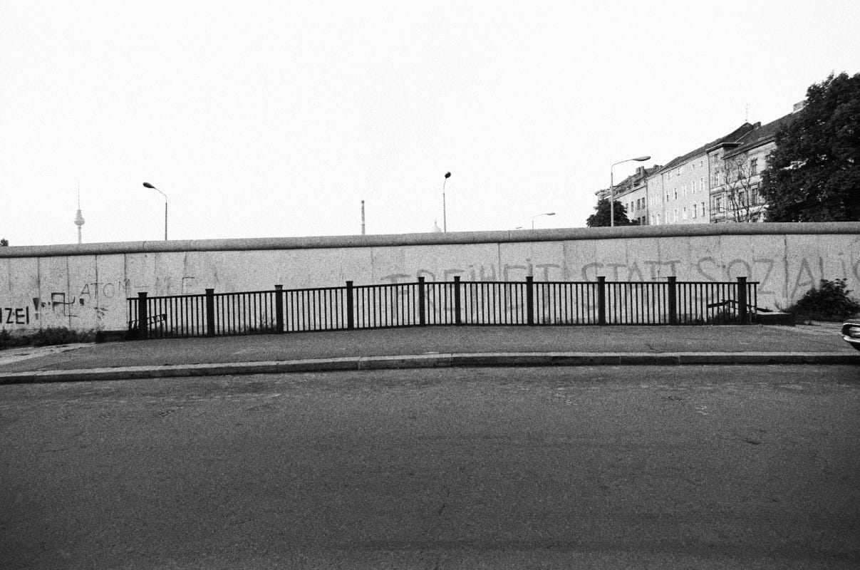 Stiftung Berliner Mauer. Courtesy of the Berlin Wall Foundation, Photo by Heinz Jura (ca. 1978)