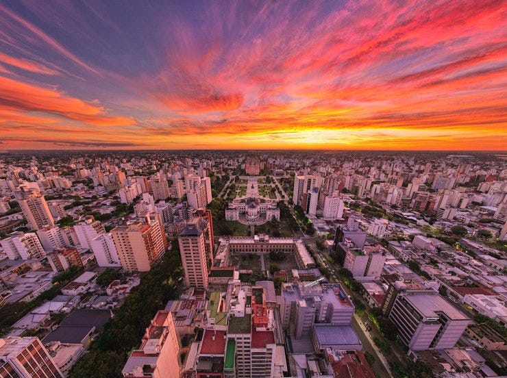 Vista desde Drone de la ciudad de La Plata realizada por https://twitter.com/eemiiGatti