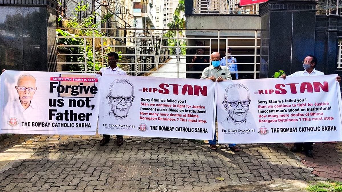 ‘Innocent man’s blood on institutions’:  Citizens gather in Bandra to bid farewell to Stan Swamy