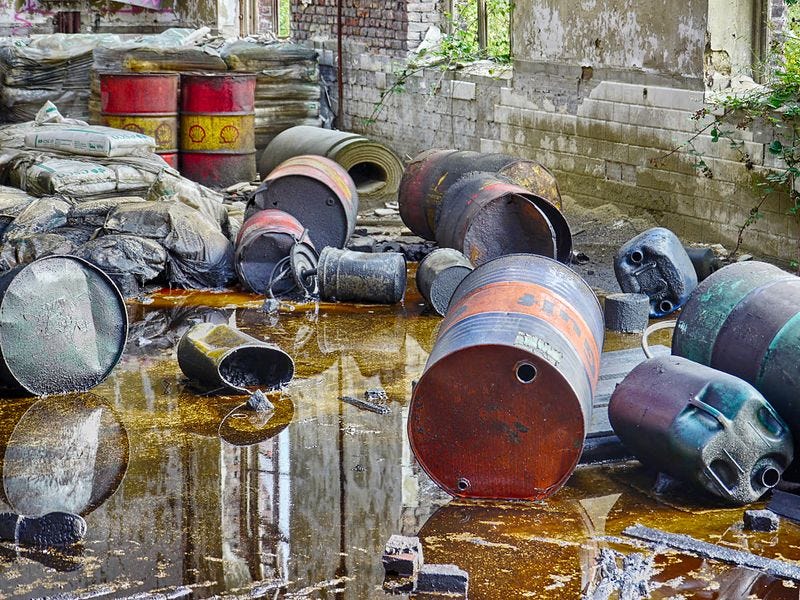 Knowing how to invest in oil means not having barrel of it leaking around your home. | By fernost (Self-photographed) [Public domain], via Wikimedia Commons