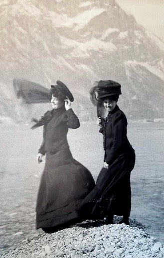 2 ladies visiting Riva del Garda beginning of 1900 - taken from the museum of Riva del Garda