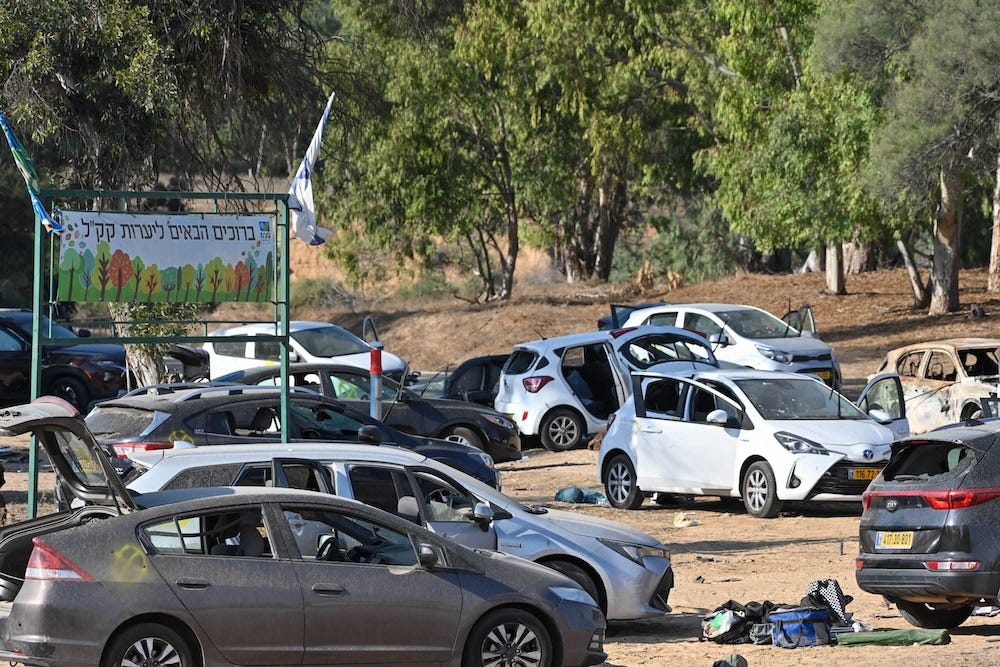 Abandoned and damaged cars parked at the festival, 12 October (Kobi Gideon / Government Press Office of Israel)