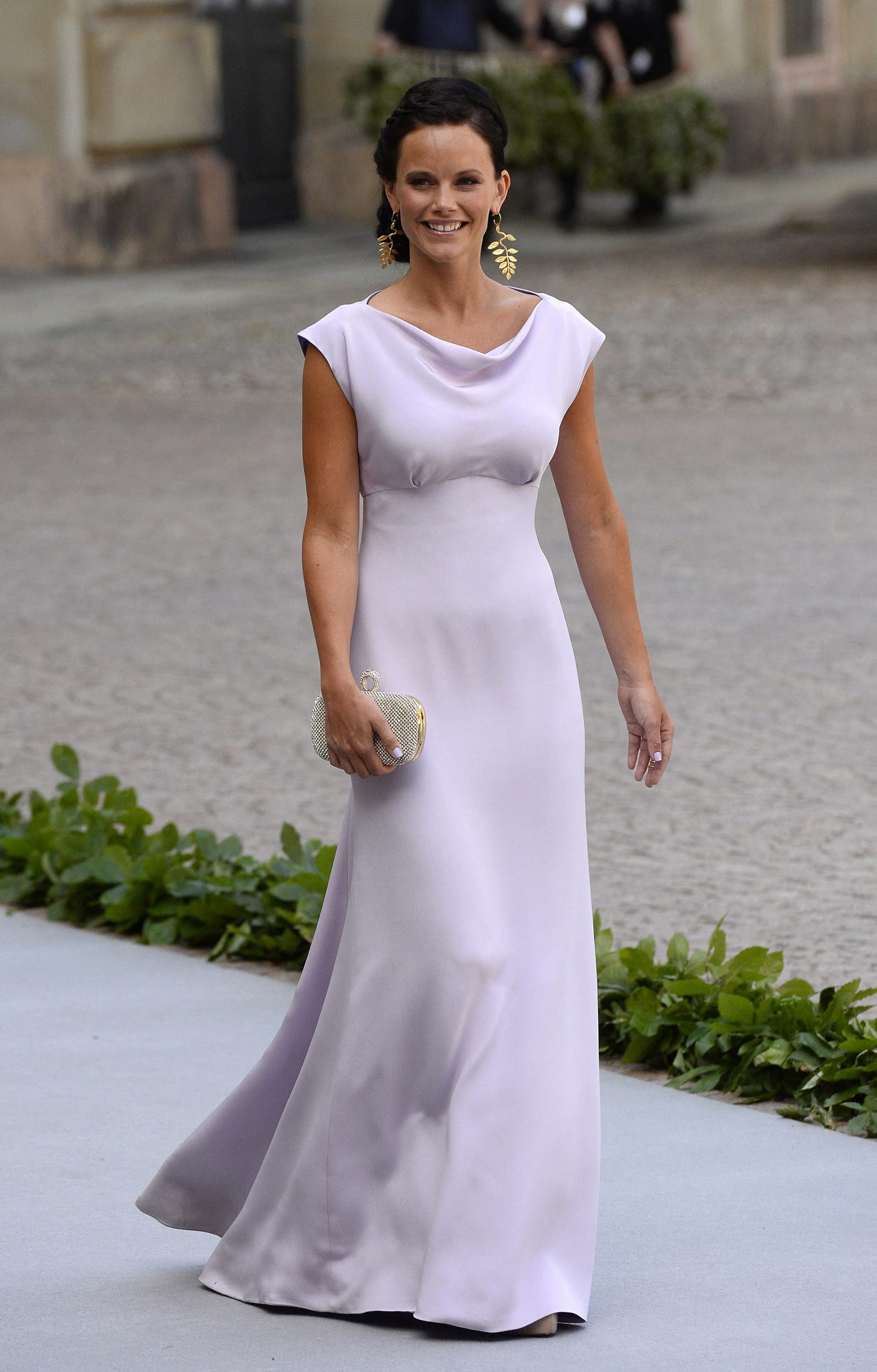 Sofia Helqvist in a lilac dress at a wedding
