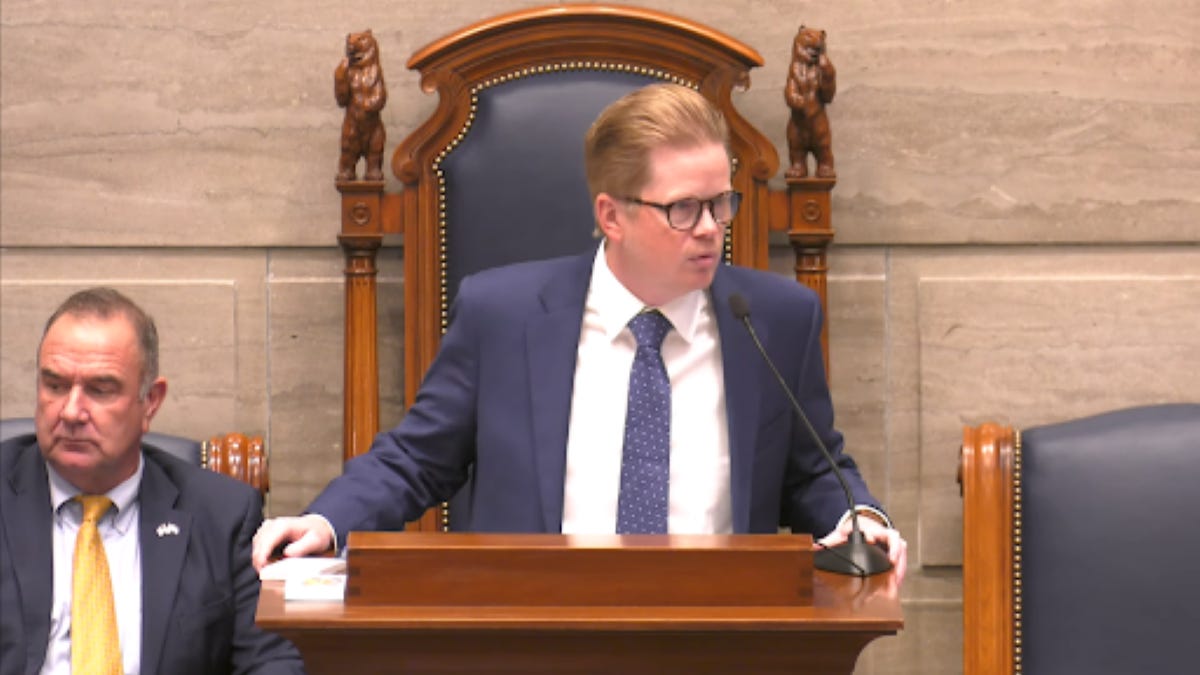 Caleb Rowden speaking before the Senate.