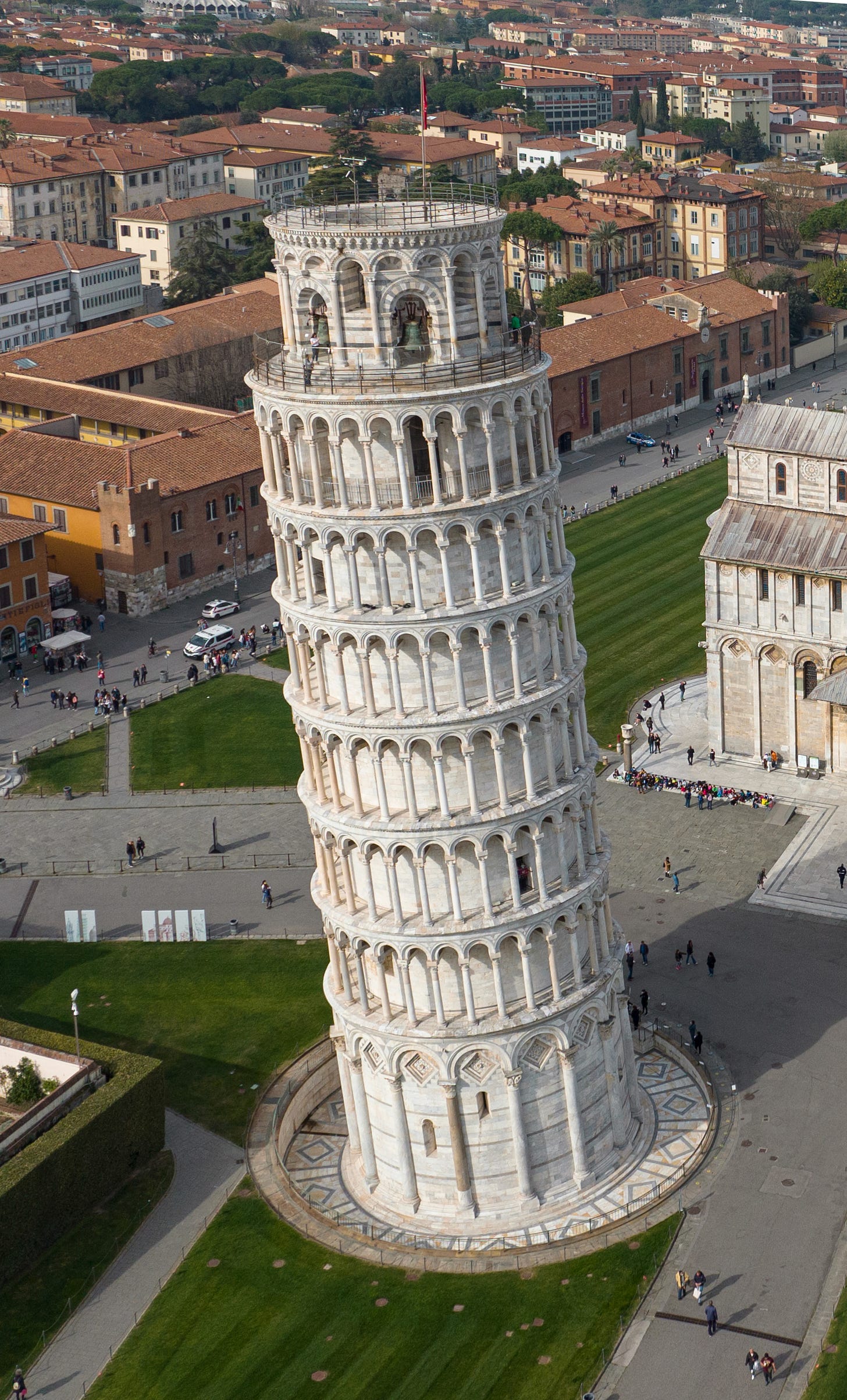 A photograph of the Leaning Tower of Pisa, Italy.