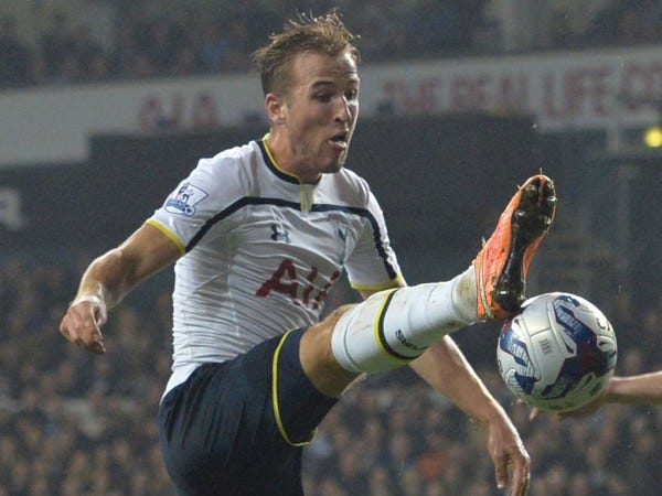 harry kane spreading legs wide for arsenal balls 2015 bare images back