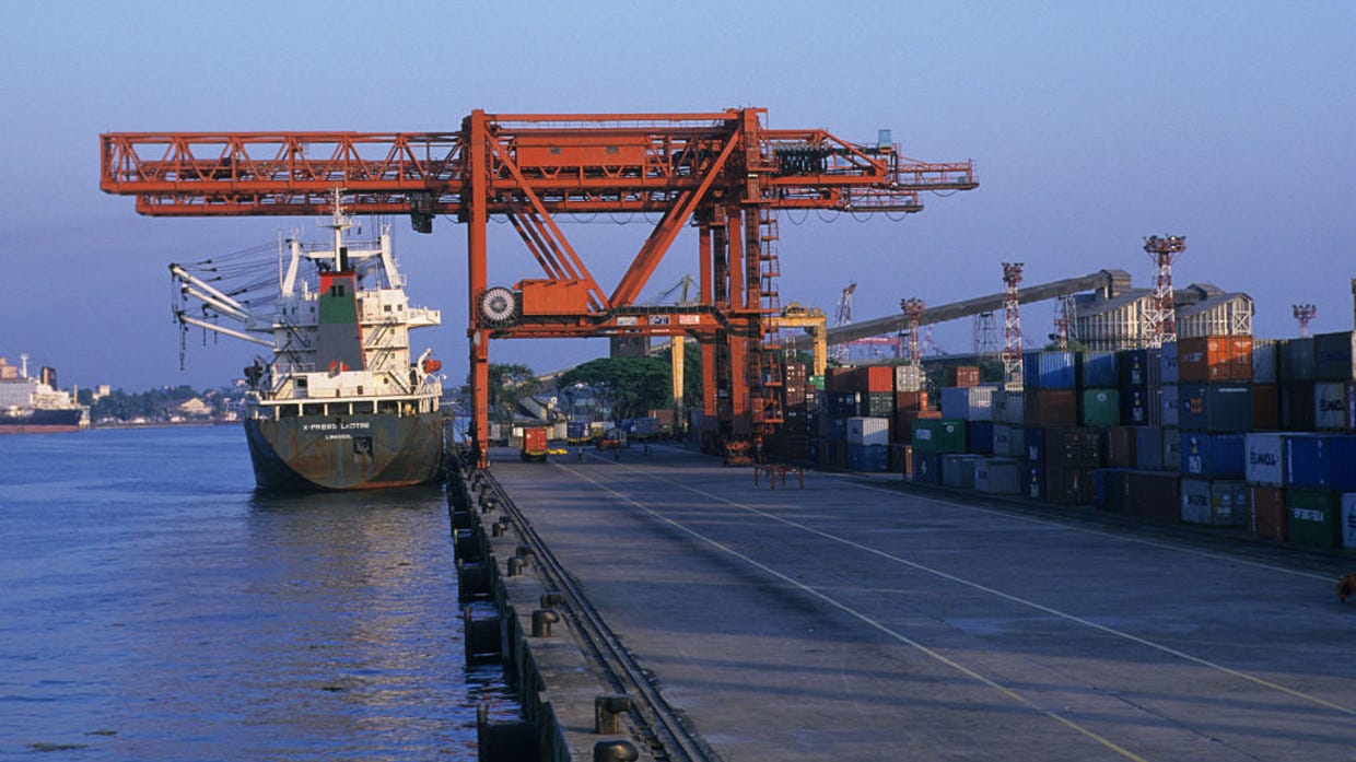 A container ship is being unloaded in the port of Cochin in India @ Wolfgang Kaehler / LightRocket via Getty Images