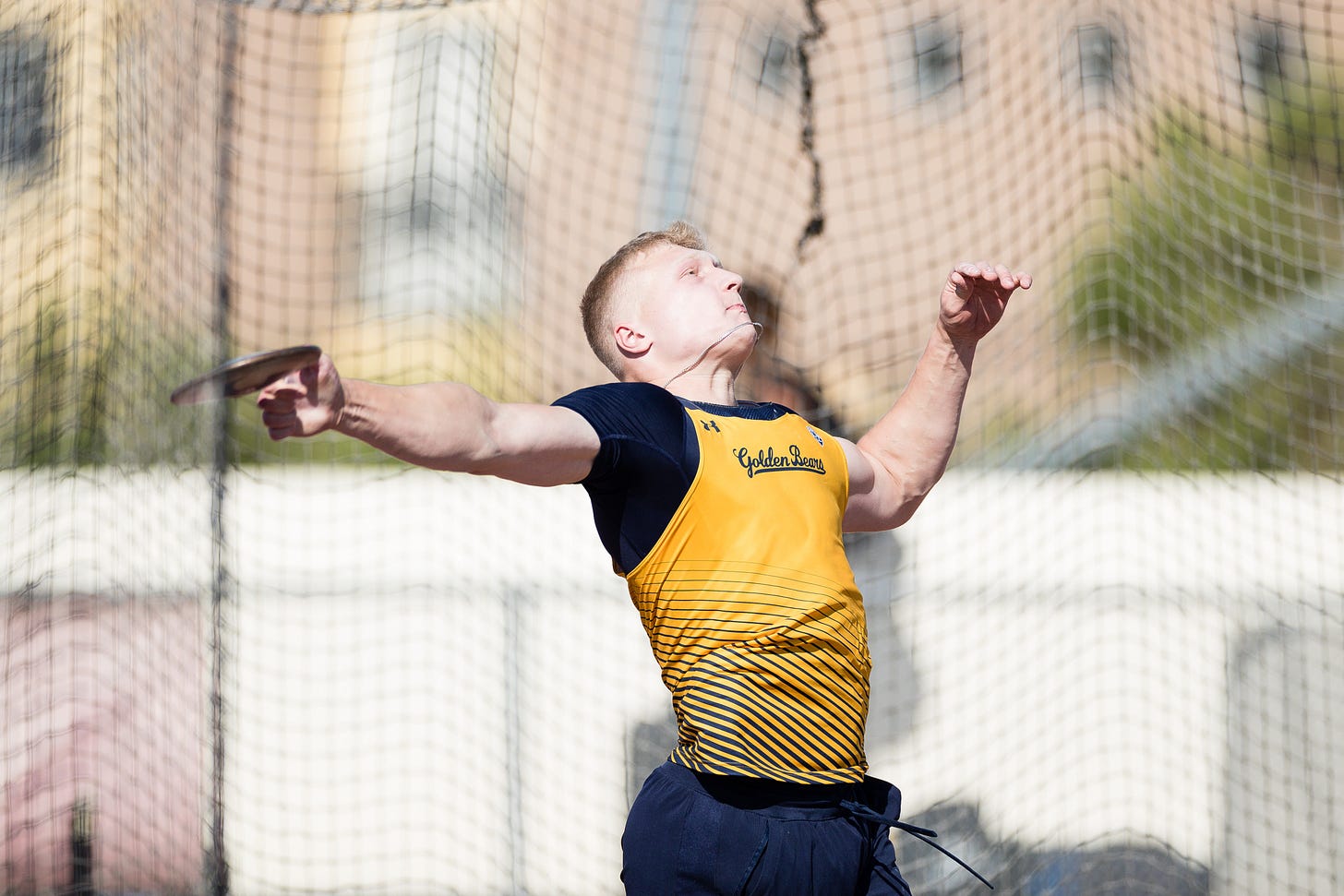 Top discus thrower emerges from father's shadow