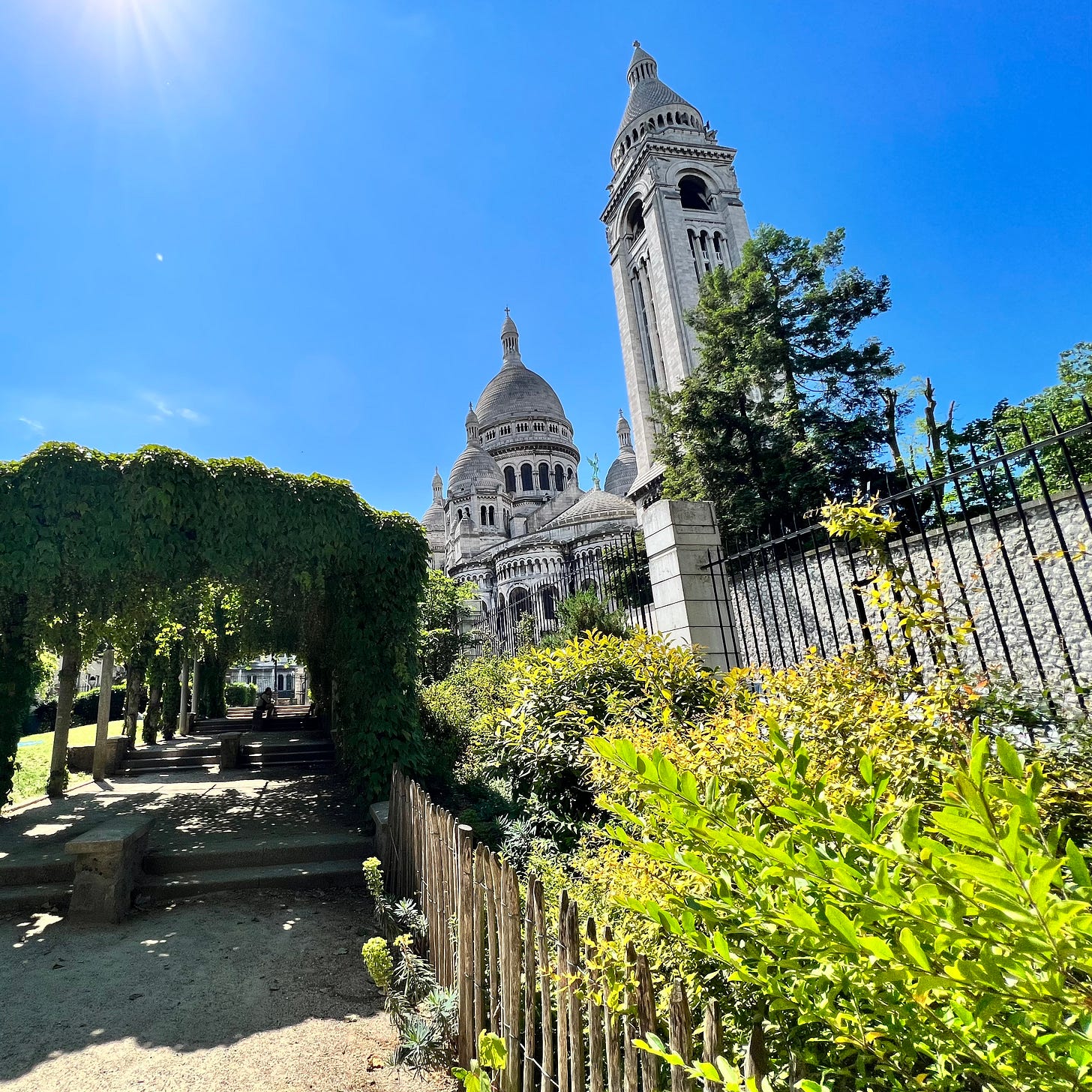 eating-drinking-in-montmartre-by-meg-zimbeck