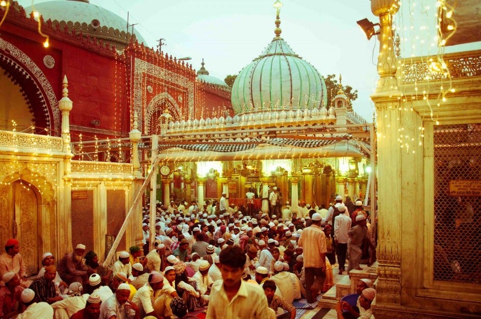 Darshhs Dargahs: Sites of the Divine and Magical in South Asia
