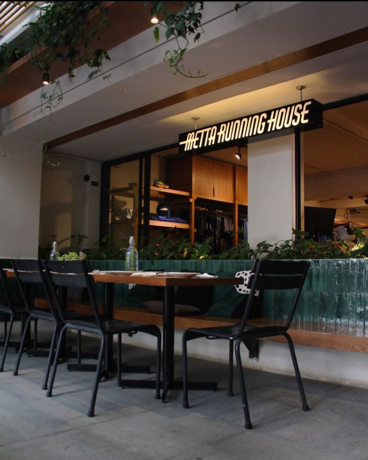 Fotogalería Domestique y Metta Running House