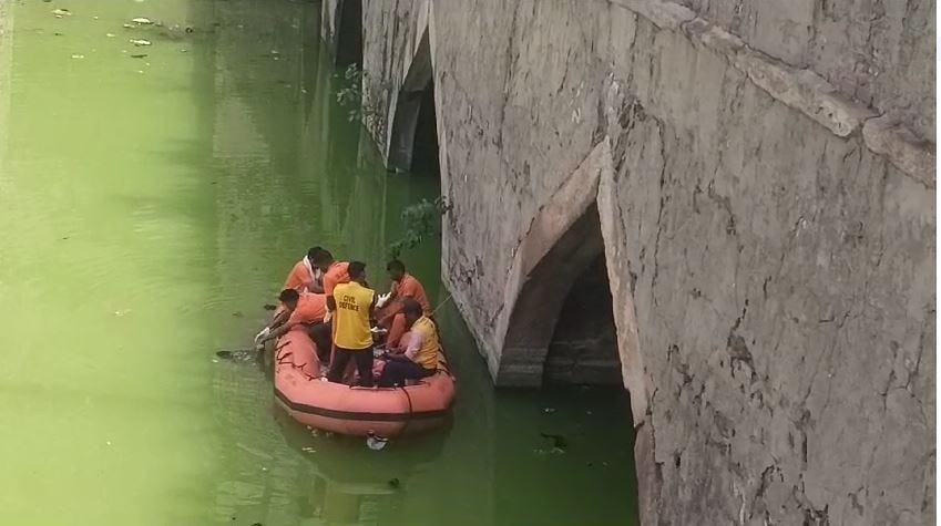 Bharatpur: Dead body of a person found in Sujan Ganga canal, family members said - he was sitting on the boundary of the canal and fell suddenly.