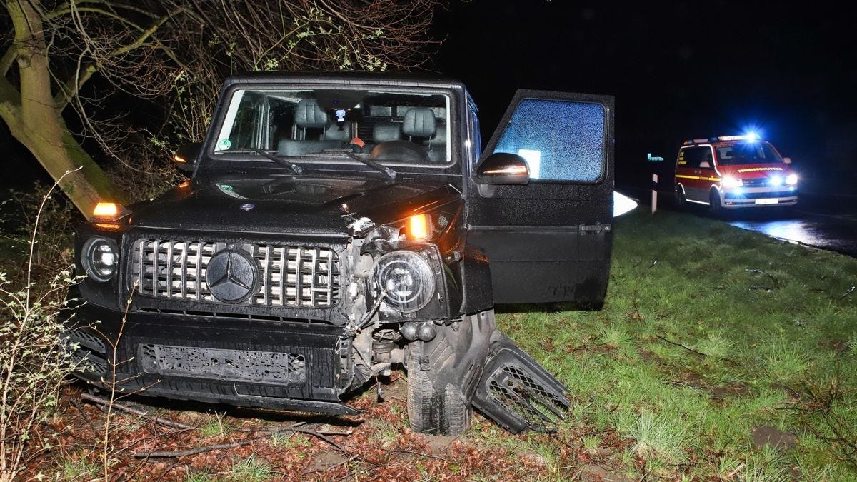 Dieser Mercedes-Geländewagen verunglückte in der Nacht zu Montag in der Abfahrt Elmshorn der A23.