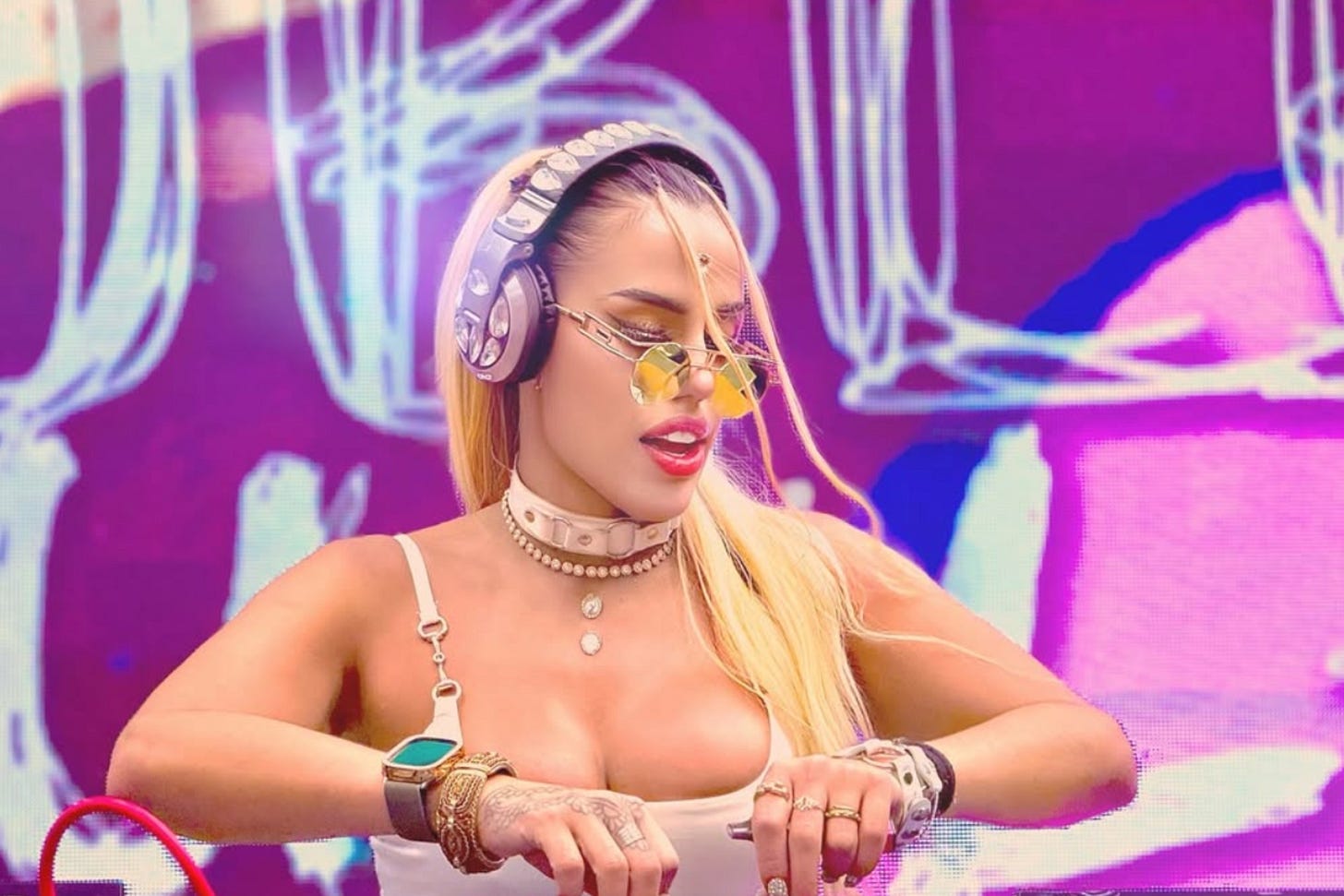 DJ Camila Gil