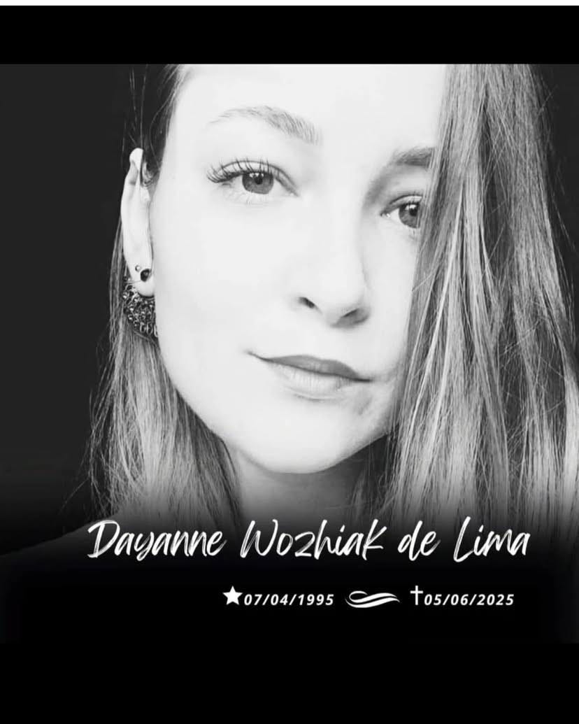 Pode ser uma imagem em preto e branco de 1 pessoa, cabelo loiro, sorrindo e texto que diz "Dayanne Wozhiakdelima Wozhiak de Lima t05/06/2025 07/04/1995"