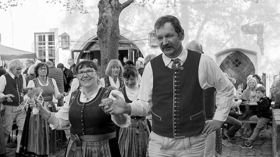 Volkstanzgruppe Gerolzhofen in Trauer: Tanzleiter (57) plötzlich gestorben
