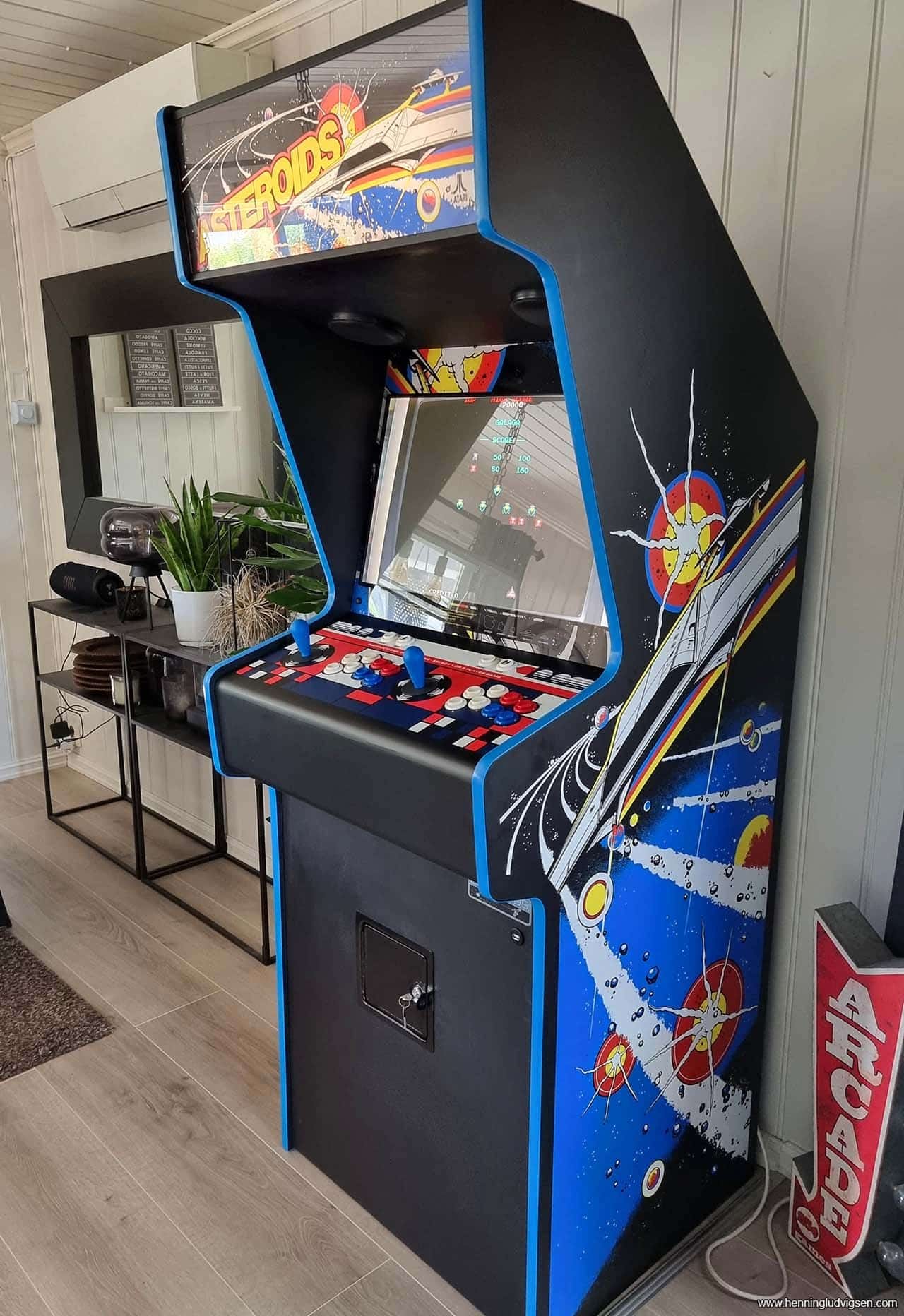 Building a 1979 Asteroids arcade replica – Henning Ludvigsen