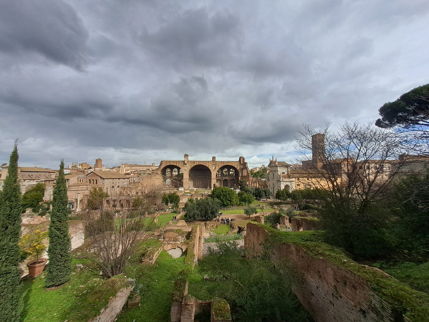 Exploring Ancient Rome: A Journey Through the Roman Forum and Palatine 