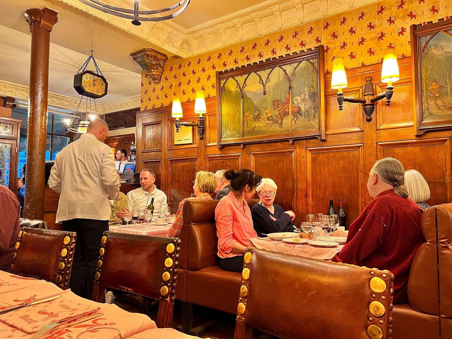 Auberge Bressane classic Paris bistro near the Eiffel Tower