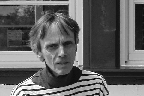 Armin Thomas war rund 40 Jahre lang Lokaljournalist in Mainz, hat unter anderem als freier Mitarbeiter für die Lokalredaktion der Allgemeine Zeitung gearbeitet. 