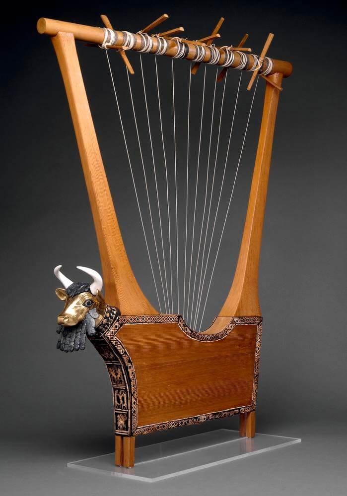 The Sumerian Queen's lyre, an early lyre
