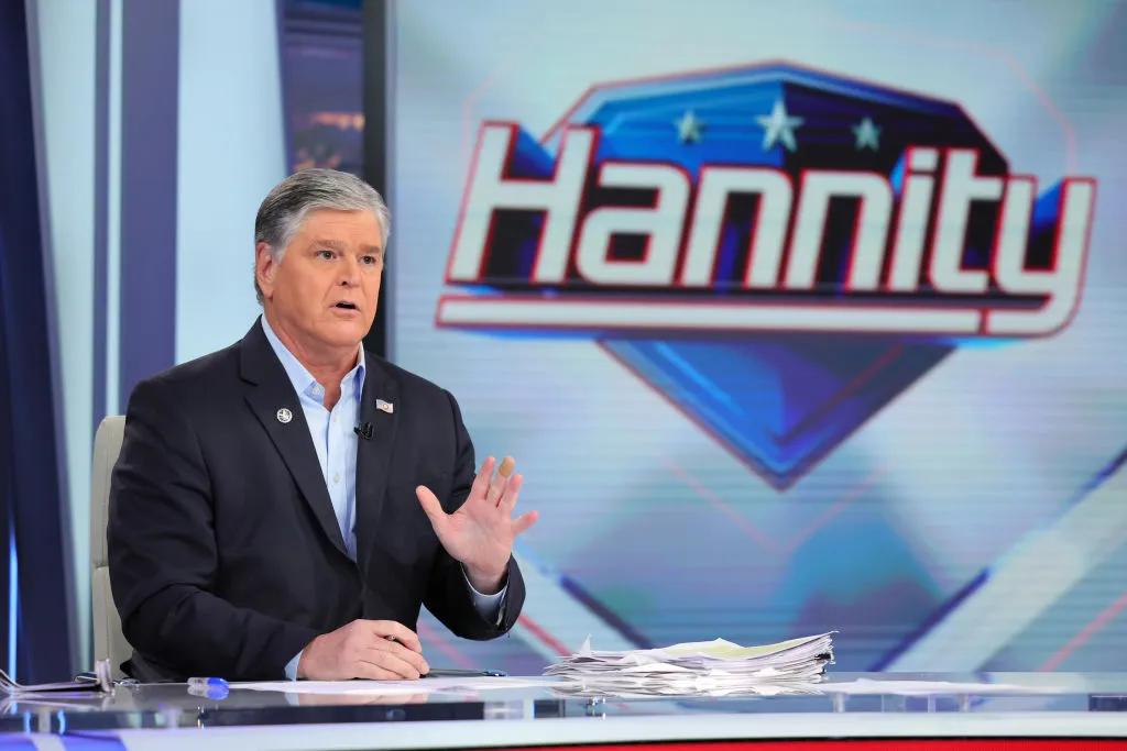 Hannity and Carlson Admit Lying to Audience (Then Try to Fire Fact-Checker), DeSantis Hires Sexist Educator, NYT Writers Protest, Roald Dahl Gets Sanitized, Roberto Clemente Bio Banned, and More