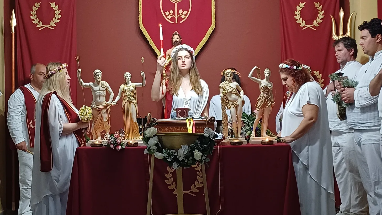 מפגש עם מאמיני האלים היוונים הקדומים