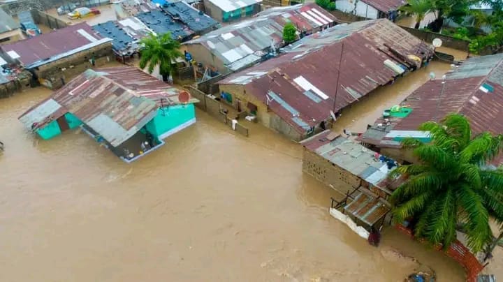 Severe flooding over the weekend of July 30/31 affected many Gambians, including the author. (Photo: https://www.kerrfatou.com/ca-commiserates-with-flood-victims)