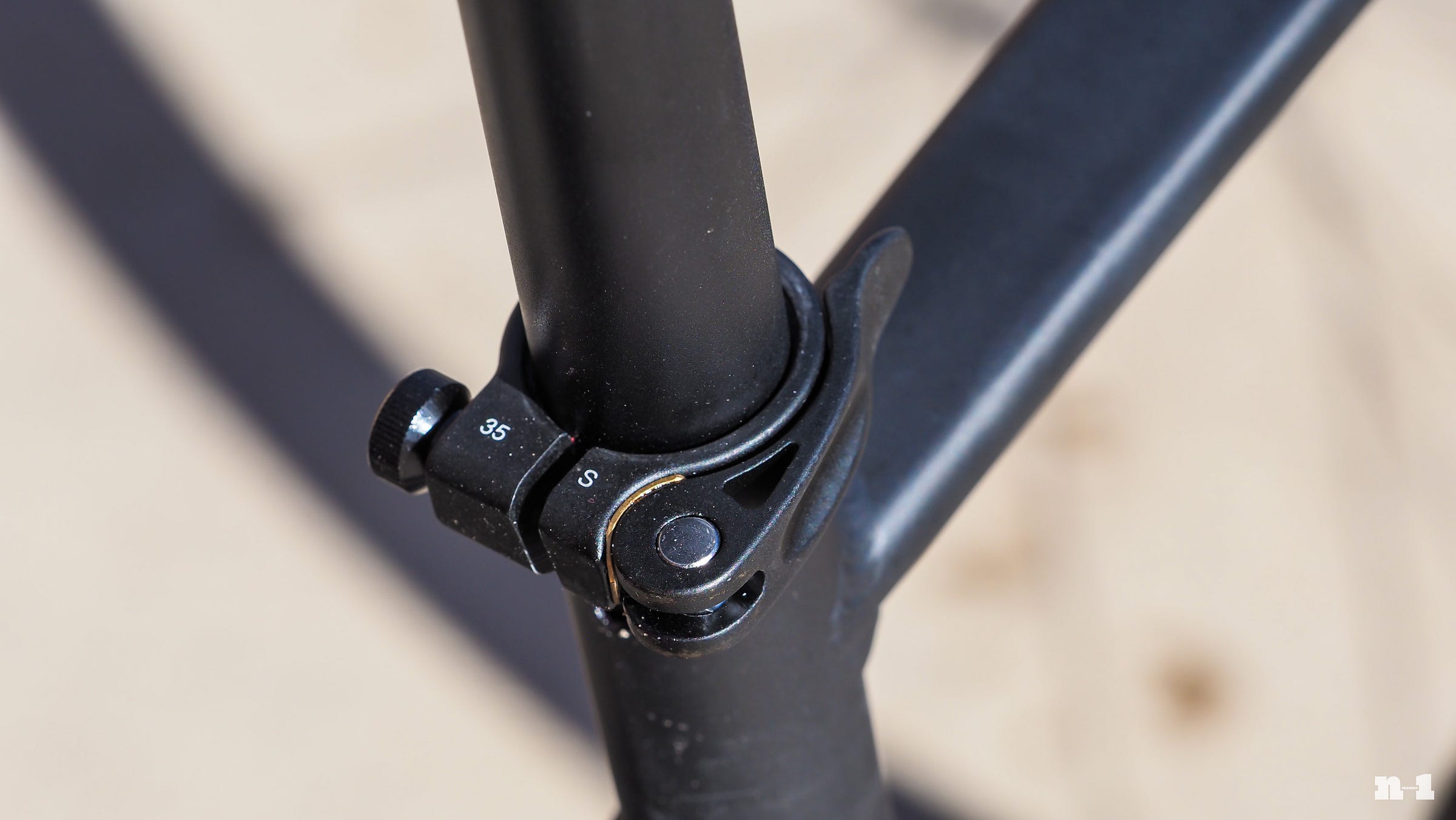 Eaglebear Black seatpost collar Eaglebear Black seatpost collar