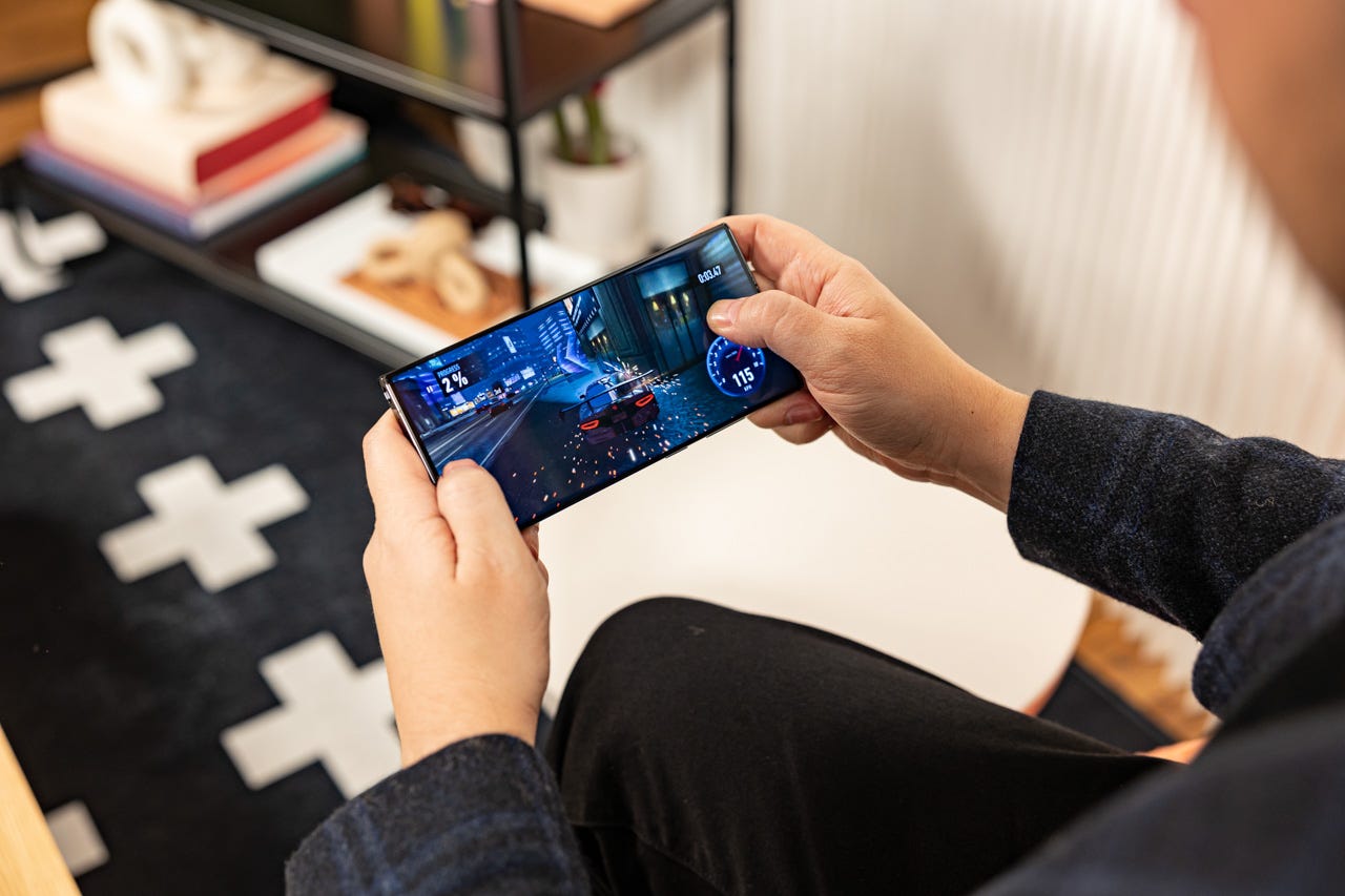 Samsung Galaxy S23 Ultra playing a game