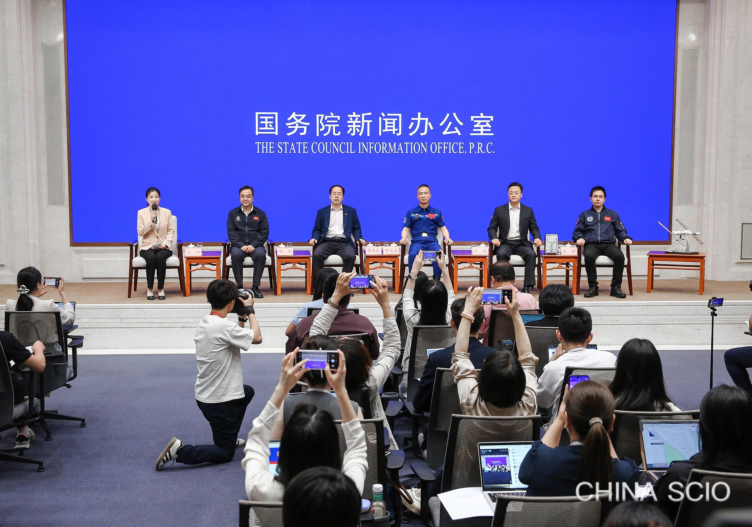 The panel for the press conference regarding crewed space missions, left to right: Wang Shi, Yang Hong, Li Yingliang, Fei Junlong, Sun Wei, and Zhang Lu. The panel for the press conference regarding crewed space missions, left to right: Wang Shi, Yang Hong, Li Yingliang, Fei Junlong, Sun Wei, and Zhang Lu.