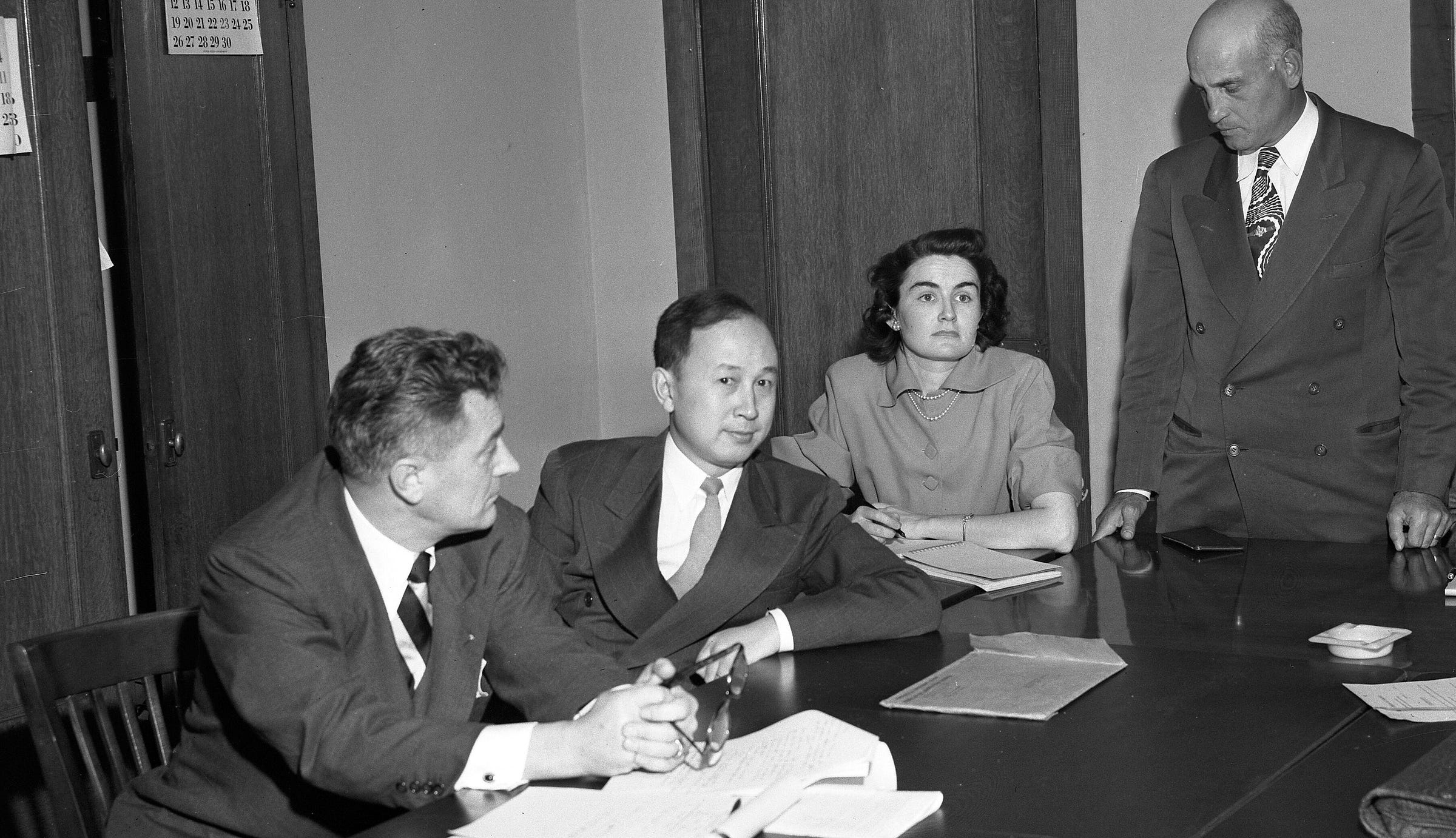 Qian Xuesen (center) during his deportation hearing in November 1950.