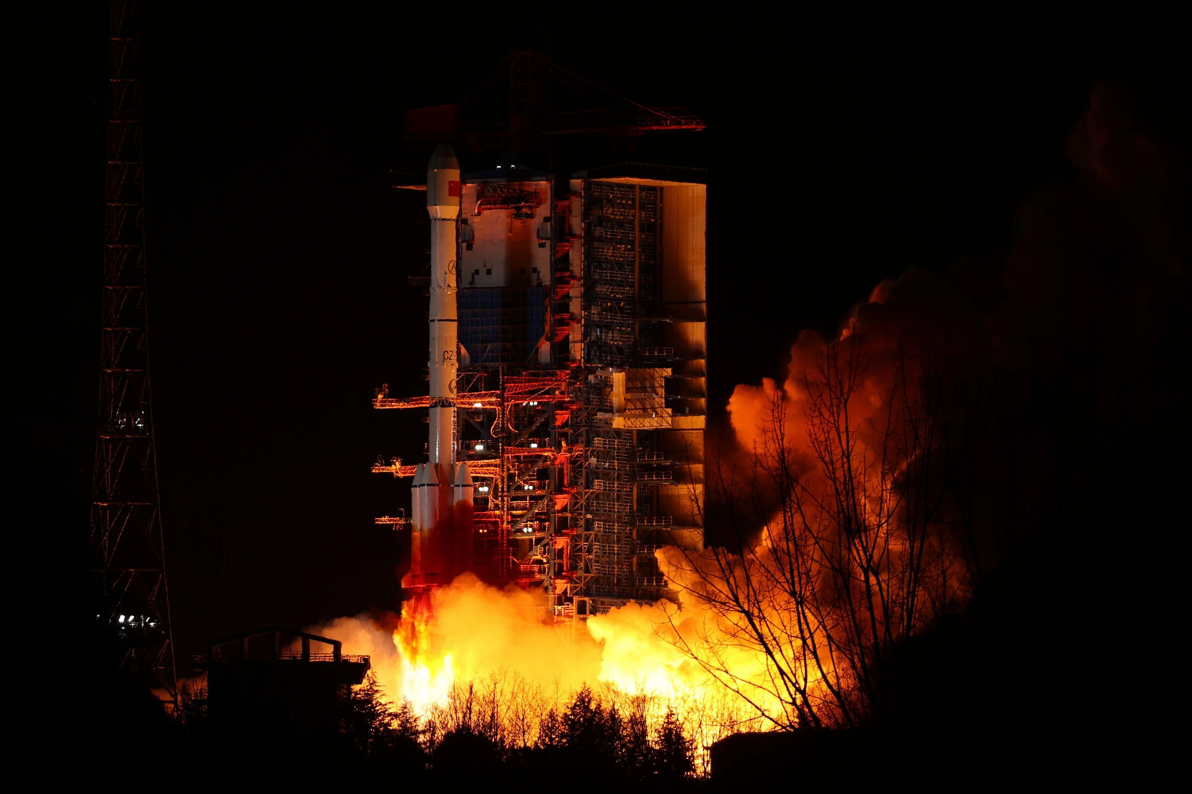 The Long March 3B/E vehicle lifting off from Launch Complex 3 carrying the TJSW-15 satellite.