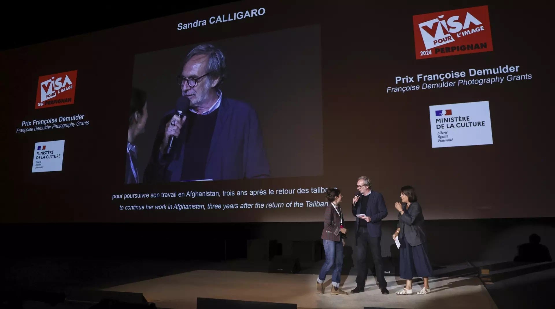 Sandra Calligaro receiving her award at the Festival Visa pour l’Image in 2020. © Sébastien Riotto