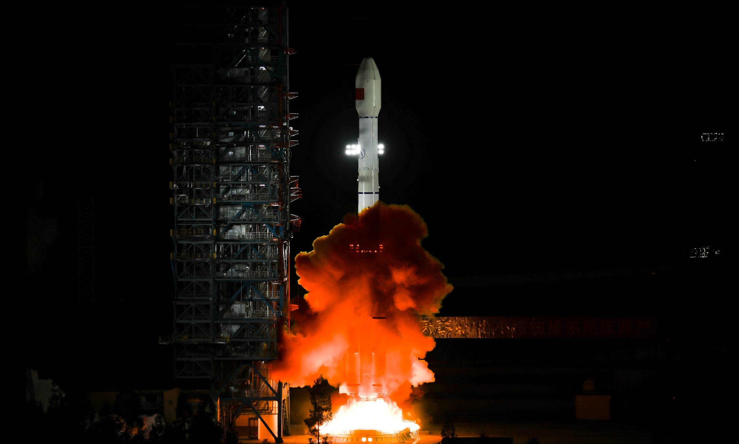 The Long March 3B/E vehicle lifting off from the Xichang Satellite Launch Center carrying Tialian-2-05. The Long March 3B/E vehicle lifting off from the Xichang Satellite Launch Center carrying Tialian-2-05.