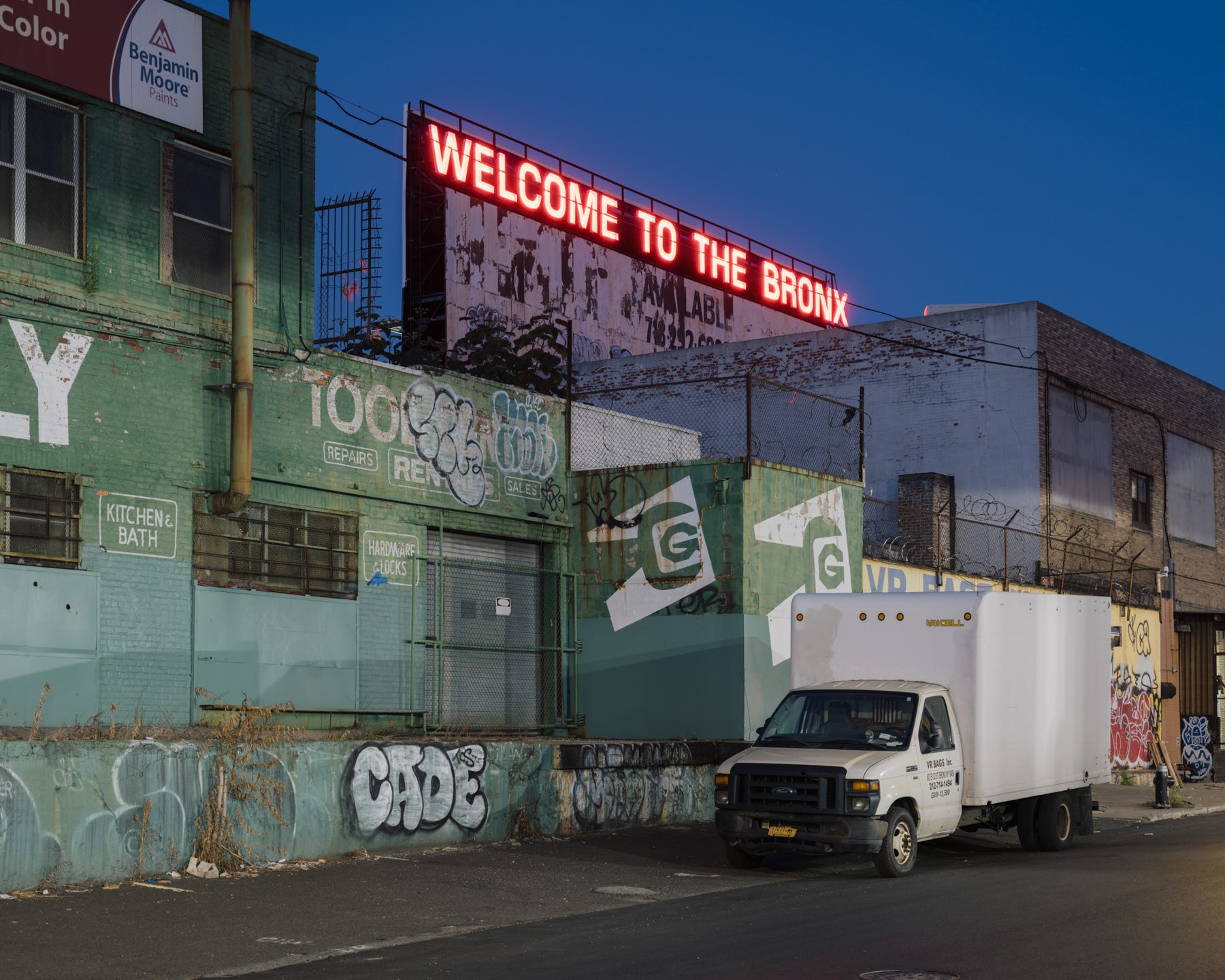 Welcome to the Bronx sign at night