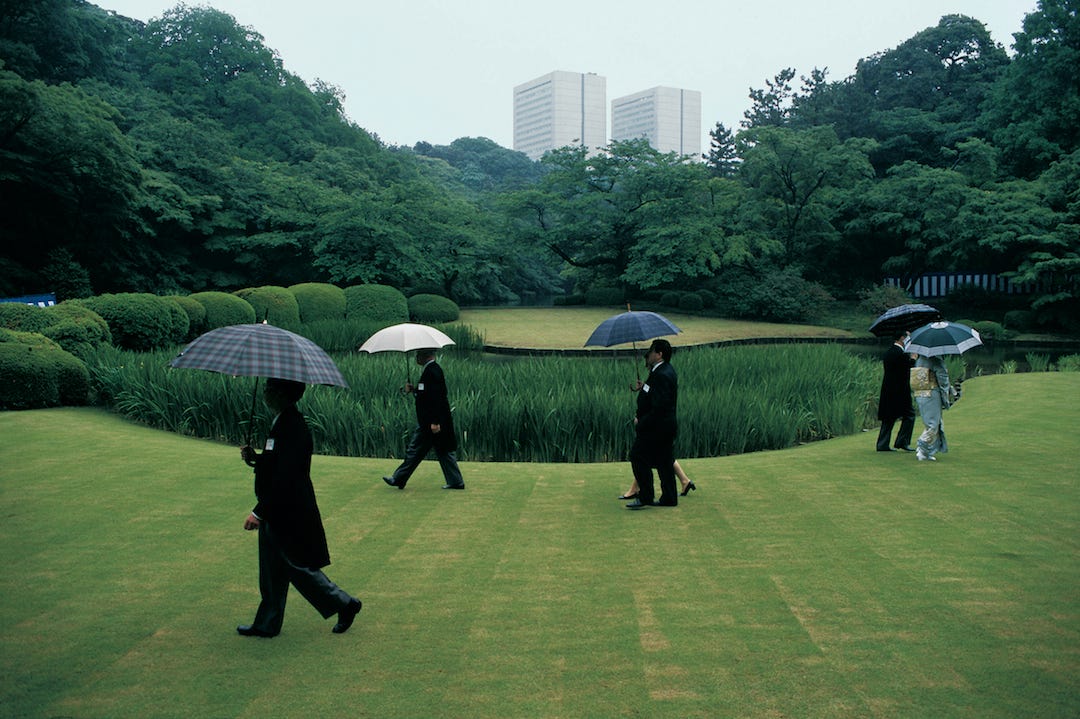 Arriving Guests, The Emperor’s Spring Garden Party, Tokyo. © Sam Abell