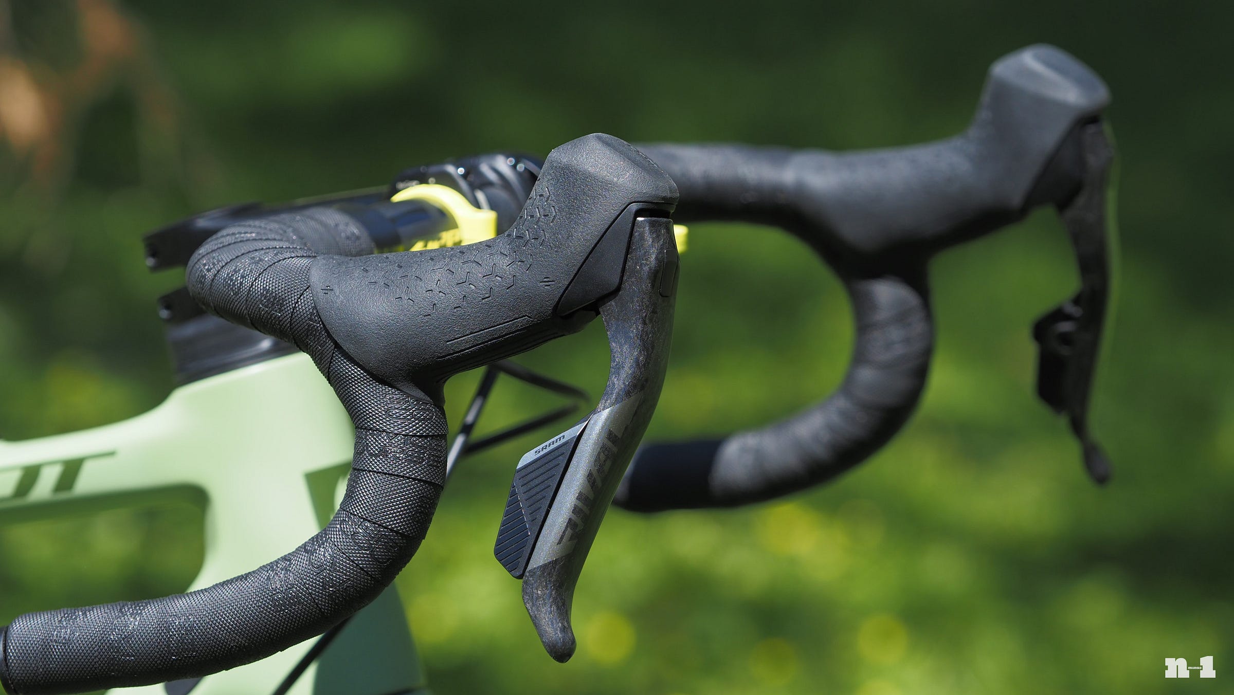SRAM Rival AXS levers