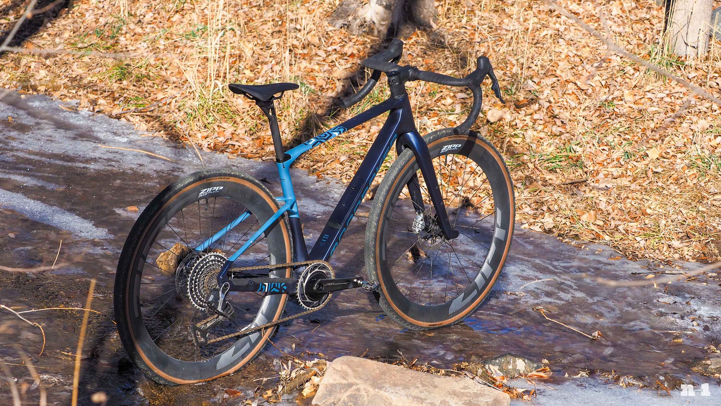 Mondraker Arid Carbon rear three-quarter view