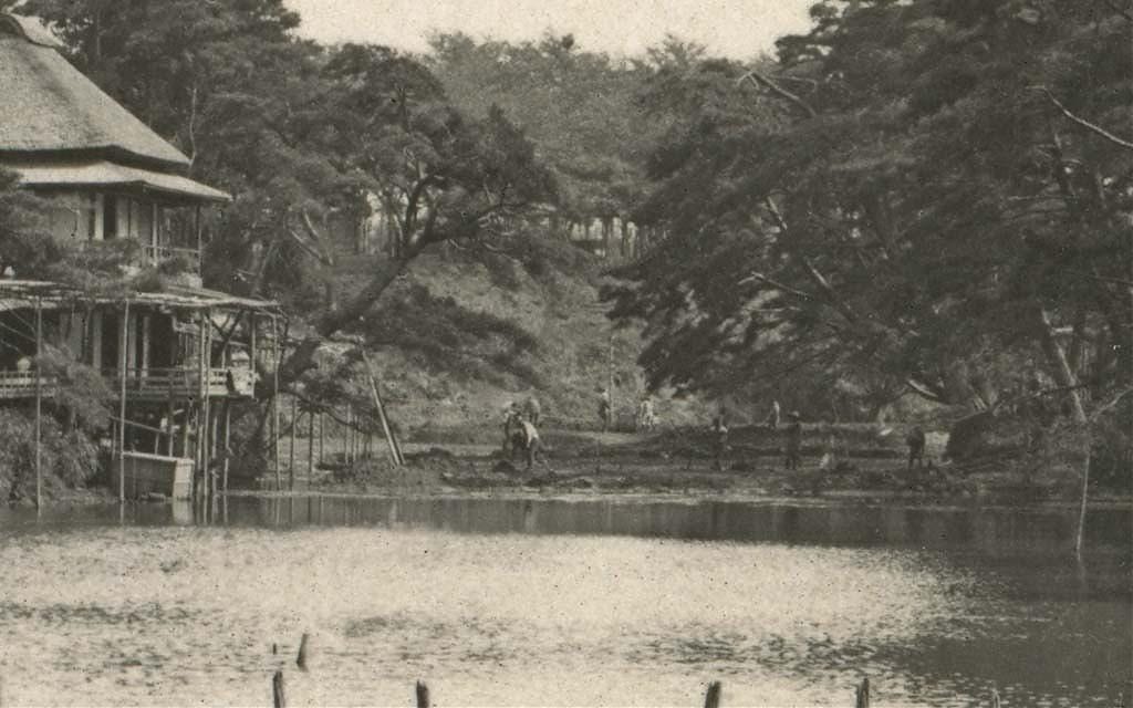 Workmen working at the far end of Shinjuku's Jūnisō Pond in 1905.