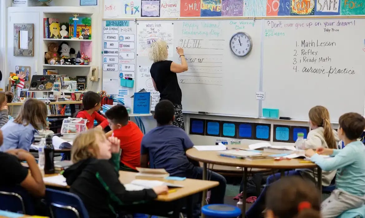 Escolas nos EUA voltam a dar aulas de caligrafia cursiva Escolas nos EUA voltam a dar aulas de caligrafia cursiva