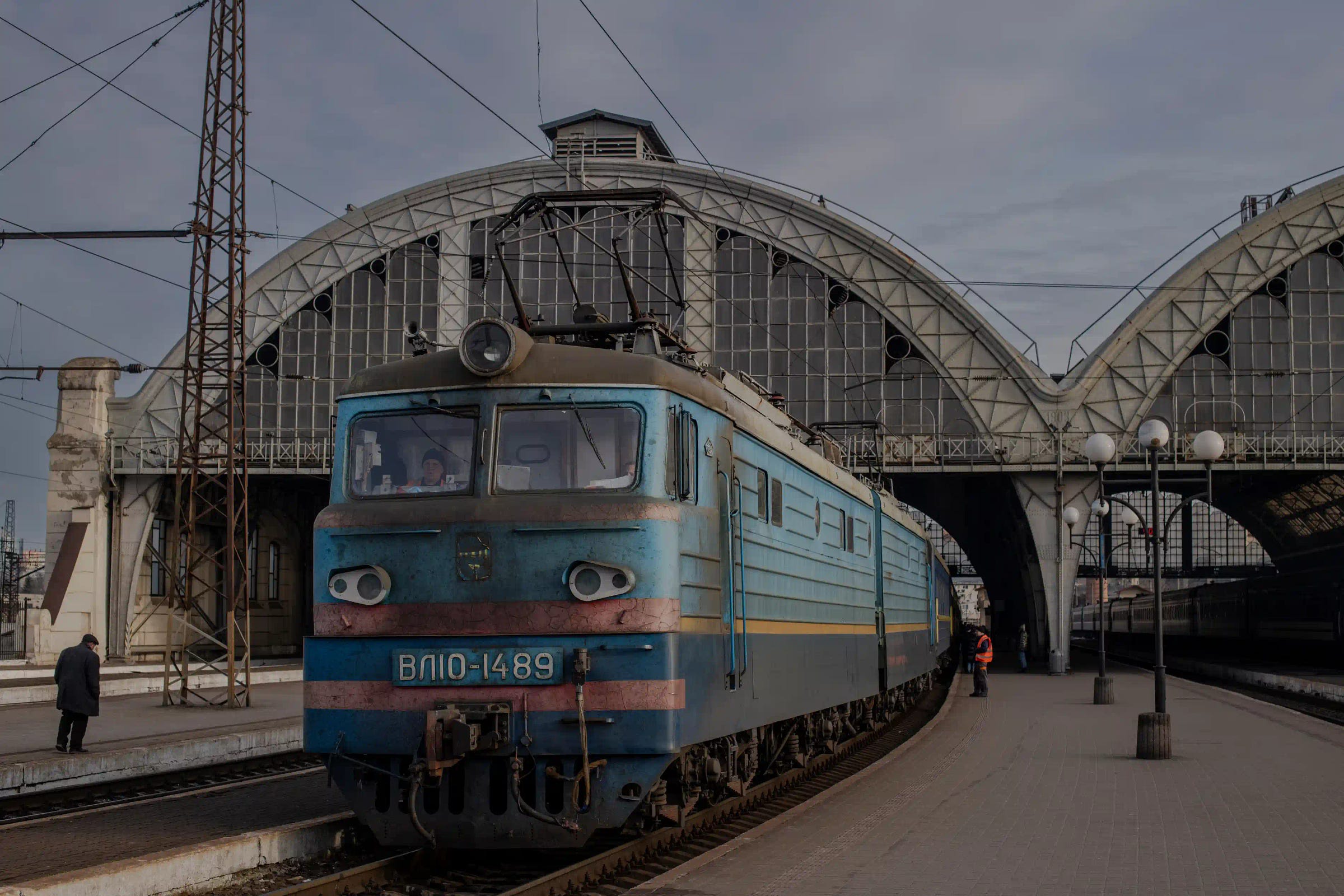 The train from Zaporizhzhia to Uzhhorod on a platform at Lviv station. ©: Kasia Stręk/The Guardian