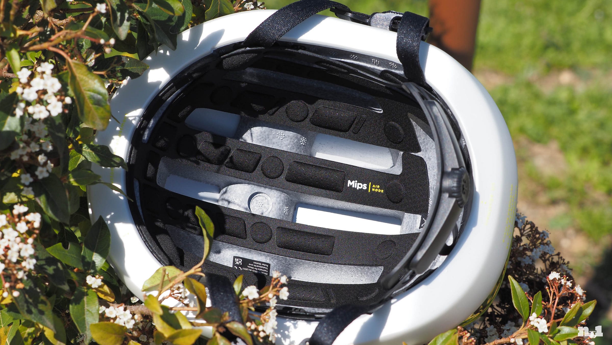 Fizik Kudo Aero road helmet MIPS Air Node padding